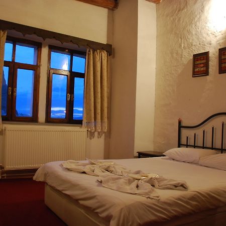 Yasin'S Place Backpackers Cave Hostel เกอเรเม ภายนอก รูปภาพ