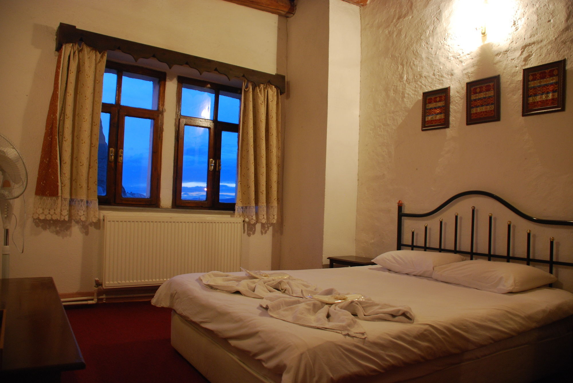 Yasin'S Place Backpackers Cave Hostel เกอเรเม ภายนอก รูปภาพ