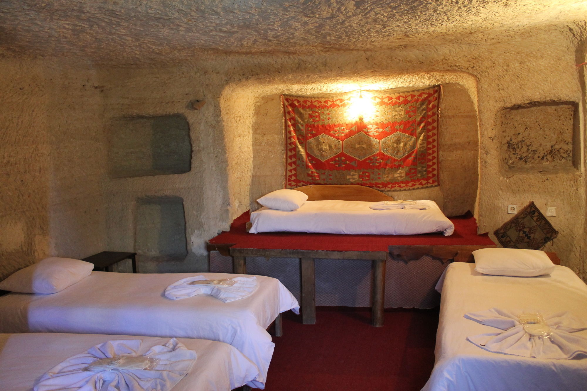 Yasin'S Place Backpackers Cave Hostel เกอเรเม ภายนอก รูปภาพ